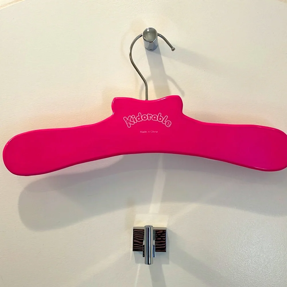 Kidorable pink kitten wooden hanger